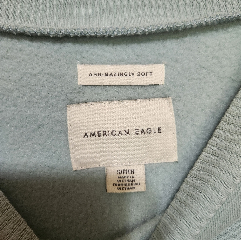 Crewneck - Picture 3 of 3
